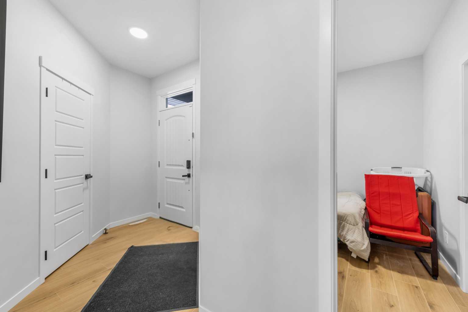 8 Corner Glen Row NE