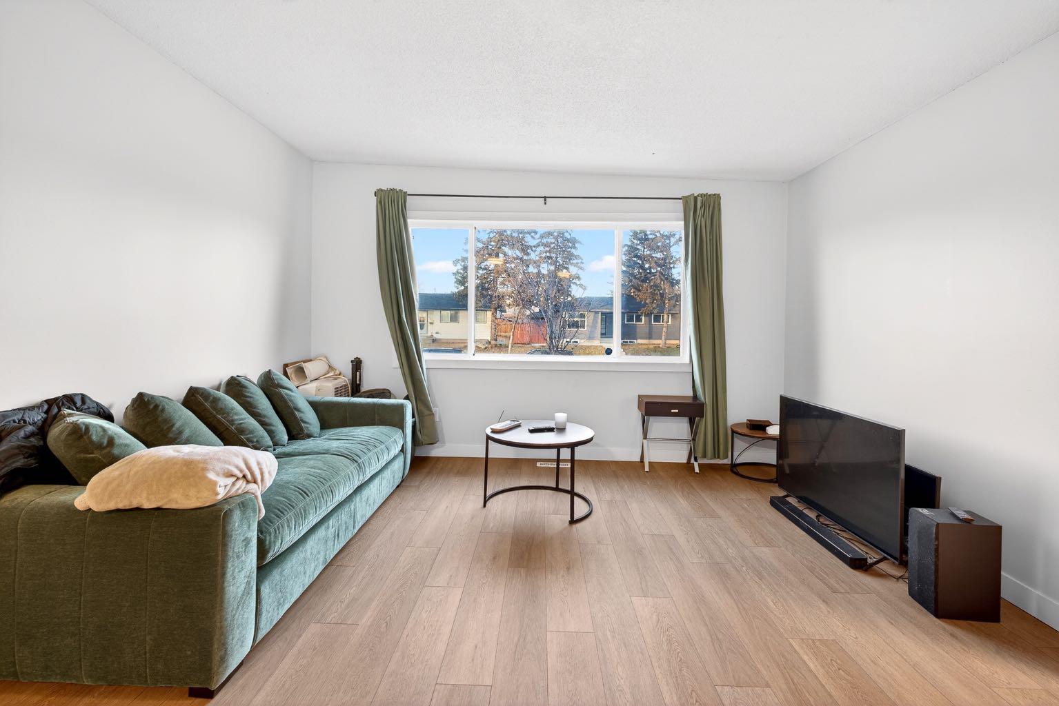 5507 & 5505 8 Avenue SE