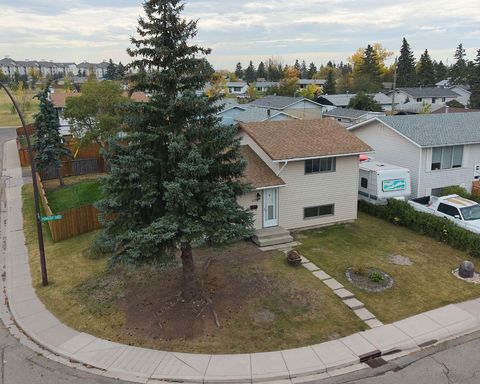 1176 Penrith Crescent SE Calgary AB T2A 2H9