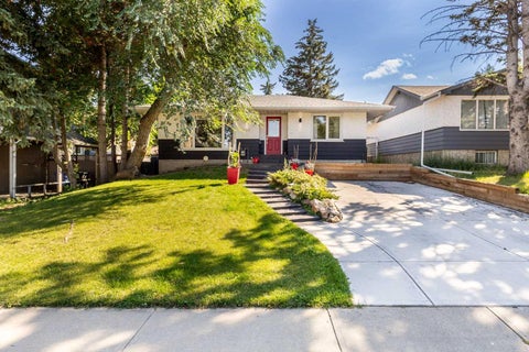 Photo of 809 68 Avenue SW, Calgary, AB T2V 0N5 (MLS # A2339915)