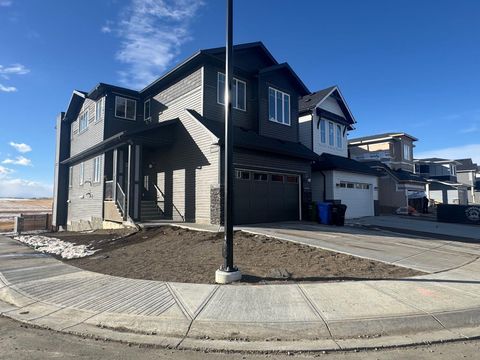 200 Lucas Gardens NW Calgary AB T3P 2R8