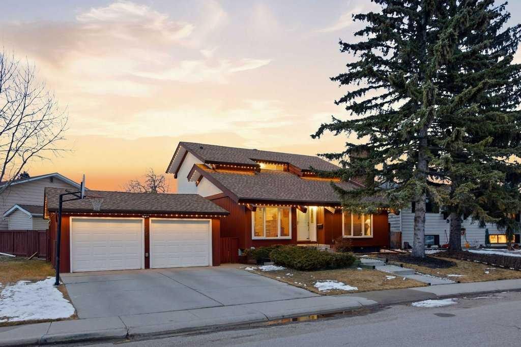 555 Queensland Circle SE