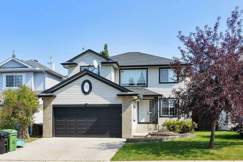 6 Royal Birkdale Court NW Calgary AB T3G 5R5