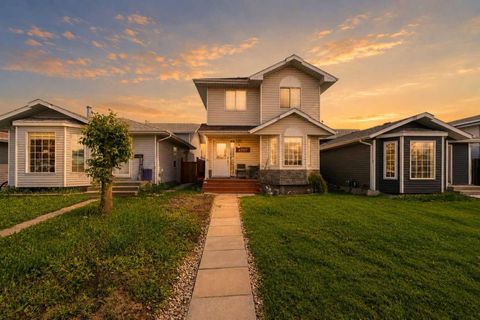 Photo of 4707 44 Street, Sylvan Lake, AB T4S 1N5 (MLS # A2322888)