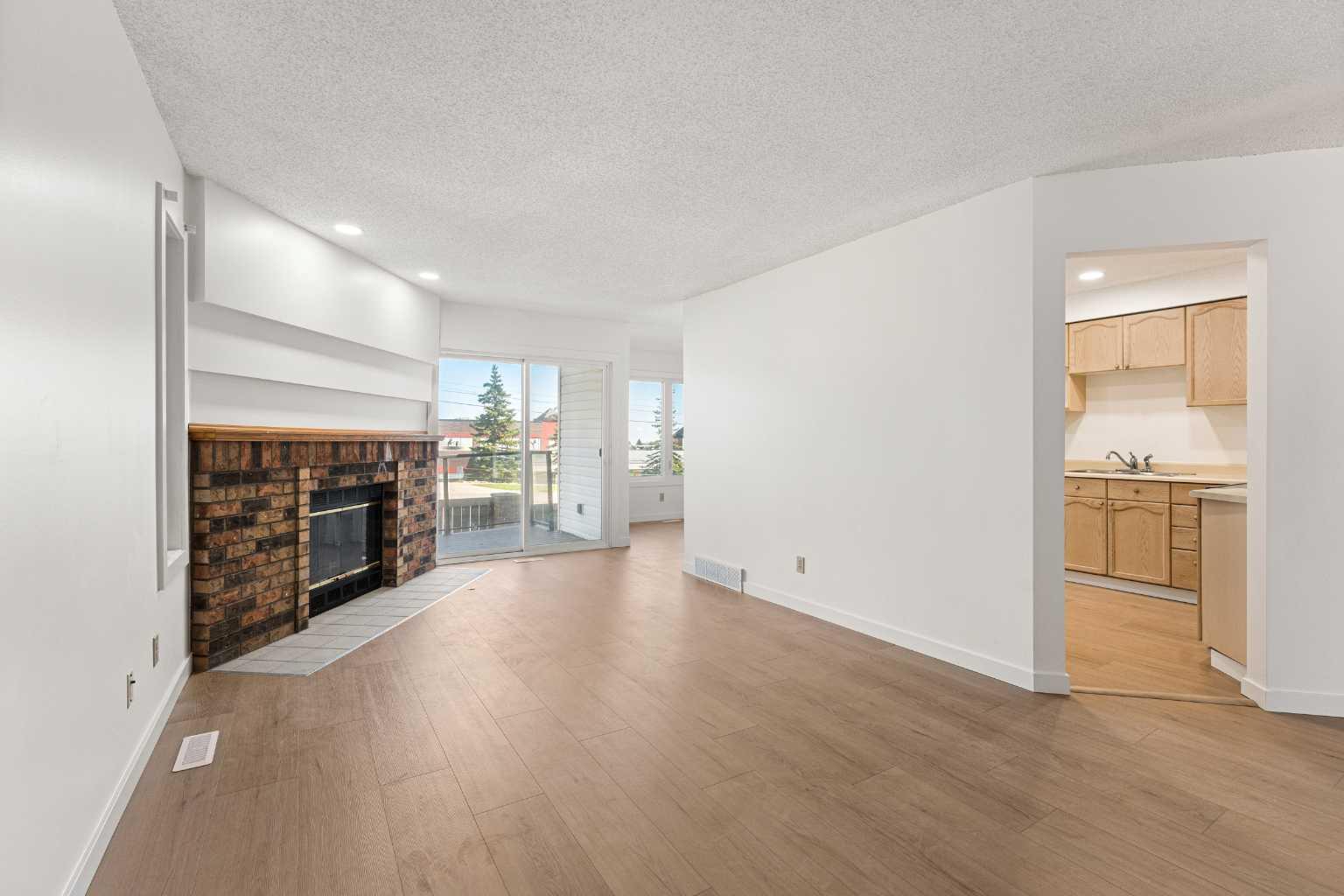 38 Coachway Gardens SW
