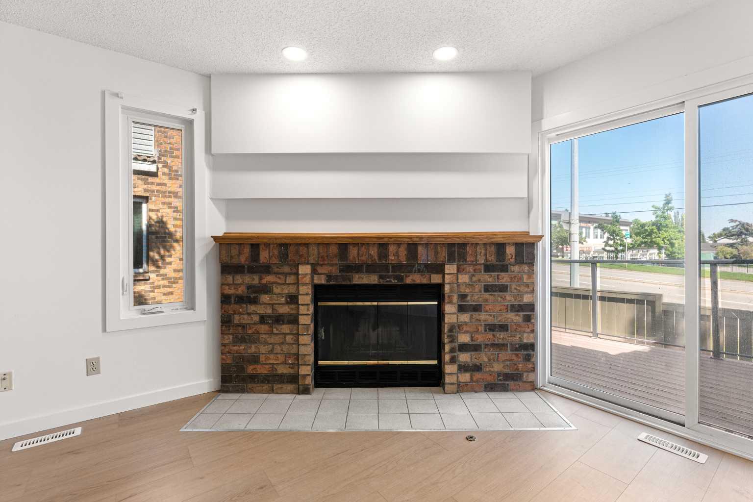 38 Coachway Gardens SW