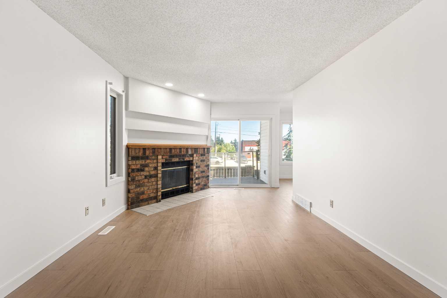 38 Coachway Gardens SW