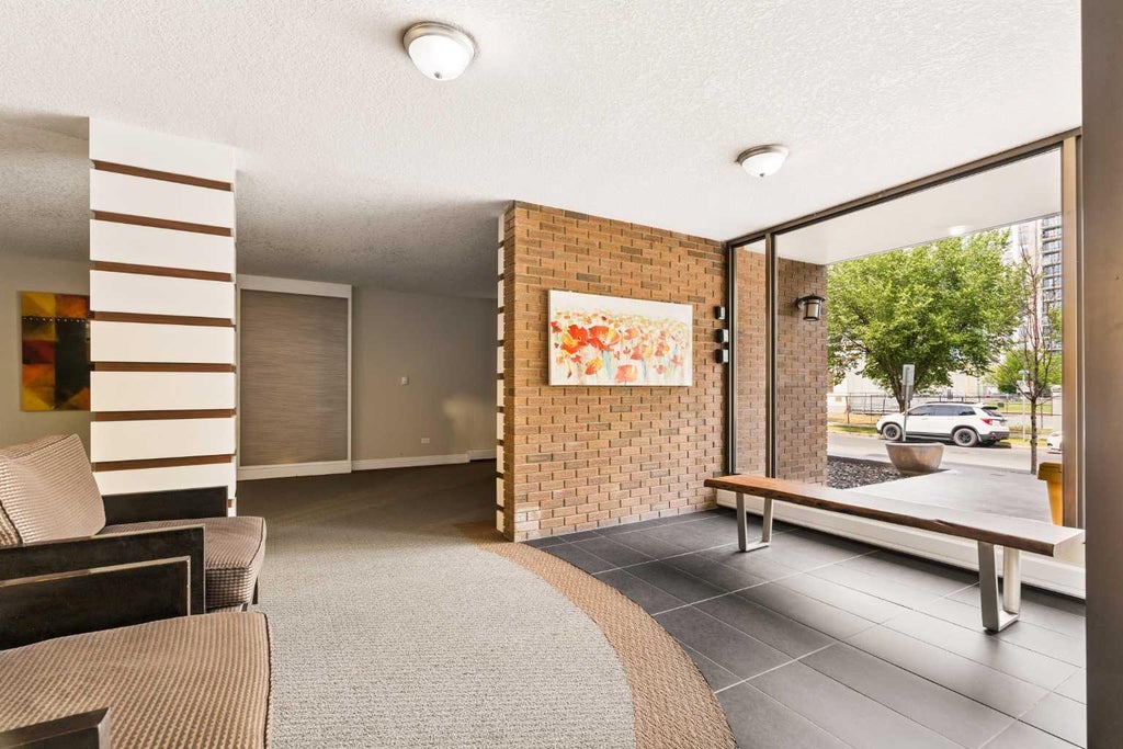 Photo of 1123 13 Avenue SW #701, Calgary, AB T2R 0L7 (MLS # A2335302)
