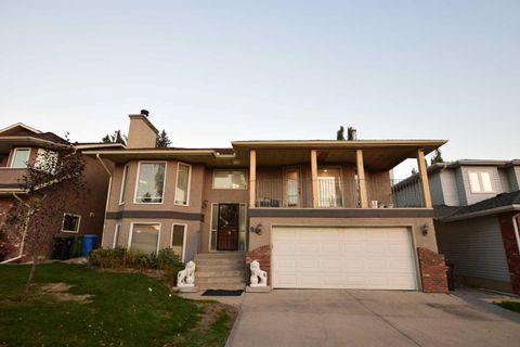 Photo of 94 Douglas Woods Close SE, Calgary, AB T2Z 1Z5 (MLS # A2259886) Photo of 94 Douglas Woods Close SE, Calgary, AB T2Z 1Z5 (MLS # A2259886)
