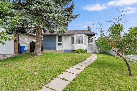 88 Templewood Road NE Calgary AB T1Y 4G9