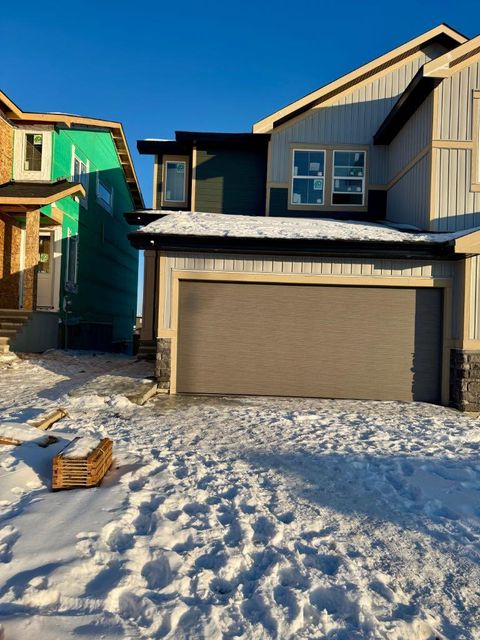 87 Waterford Mews Chestermere AB T1X 3B7