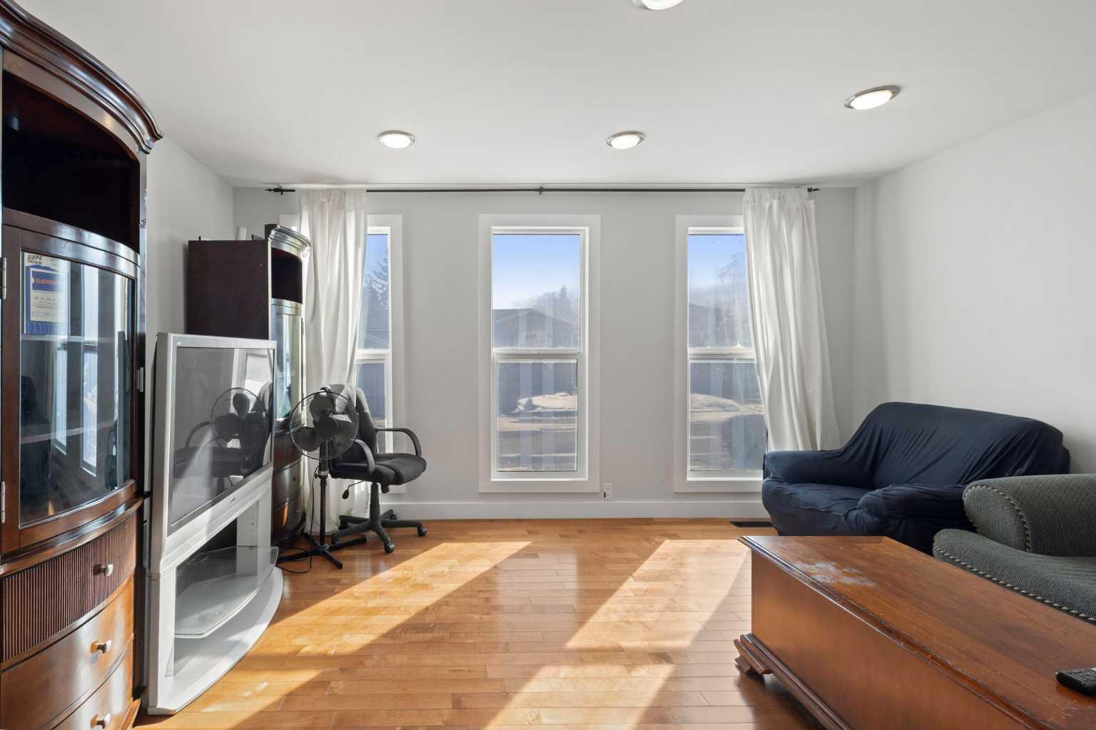 208 Woodpark Place SW