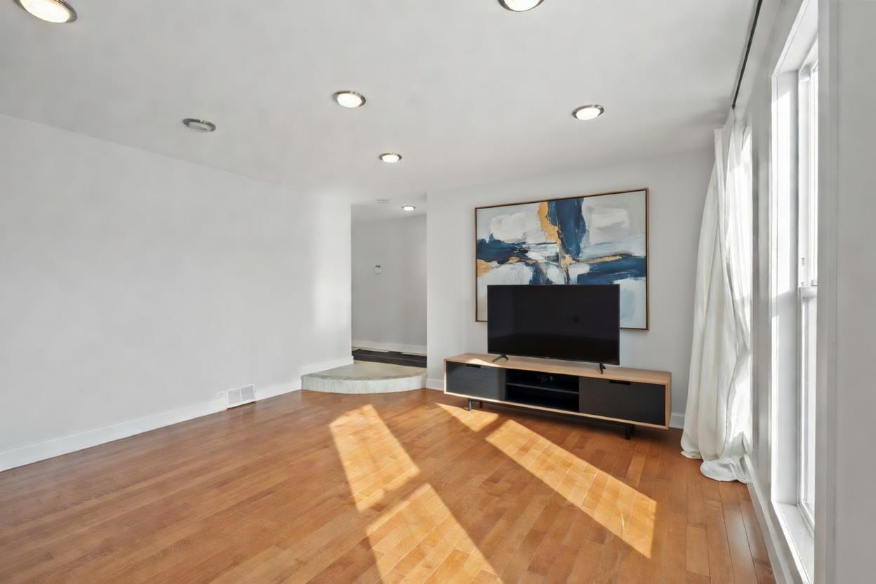 208 Woodpark Place SW