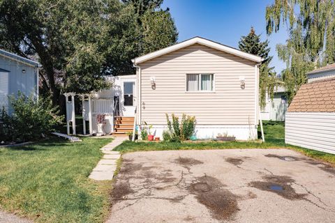 69 Burroughs Place NE Calgary AB T1Y 6K5