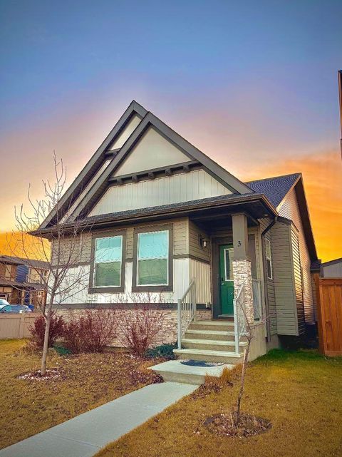 3 Hillcrest Close E Airdrie AB T4B 4T9