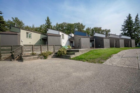 Photo of 8205 98 ST #11, Peace River, AB T8S 1S4 (MLS # A2340605)