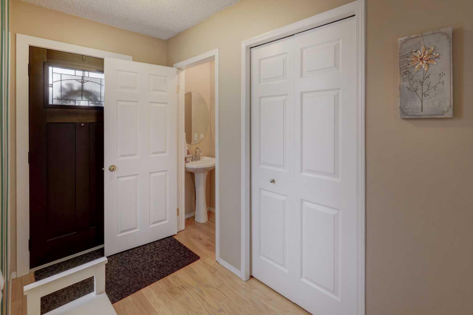 135 Coverdale Court NE