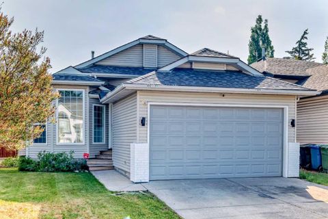 96 Douglas Ridge Close SE Calgary AB T2Z 3M2