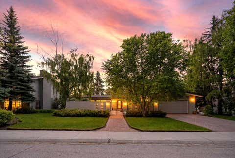 Photo of 72 Massey Place SW, Calgary, AB T2V 2G8 (MLS # A2317202)