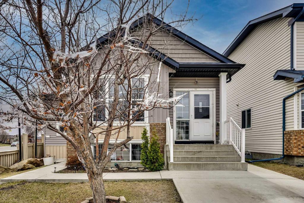 Photo of 4 Martin crossing Bay NE, Calgary, AB T3J 3S8 (MLS # A2306839)