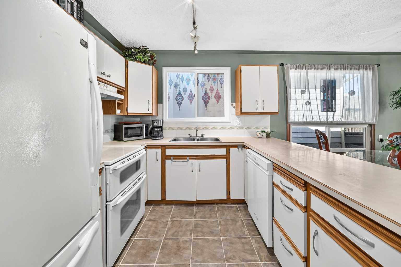 155 Strathcona Close SW