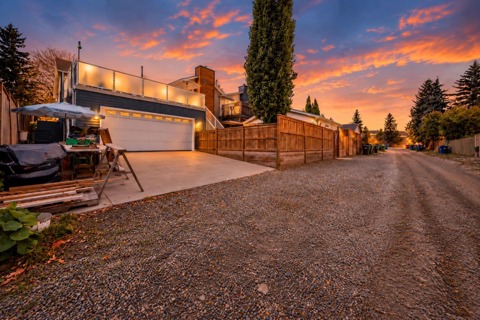 155 Strathcona Close SW
