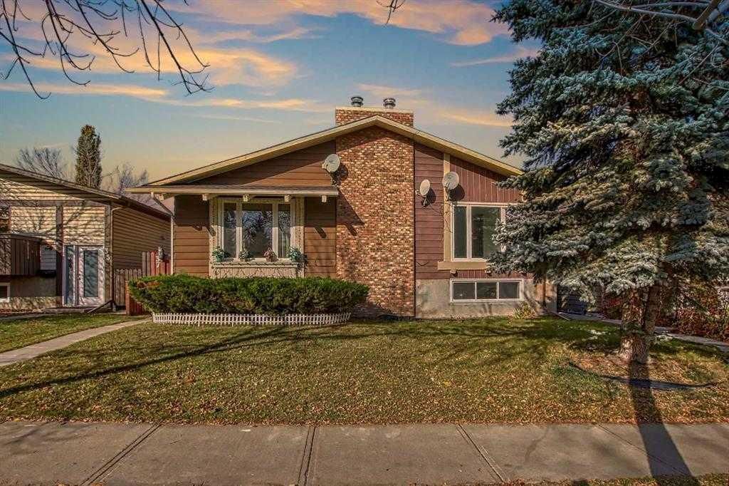 Photo of 39 Bermuda Drive, Calgary, AB T3K 1H5 (MLS # A2283238)