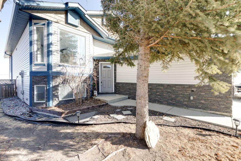 Photo of 211 Silver Springs Way NW, Airdrie, AB T4B 2Y3 (MLS # A2285947)