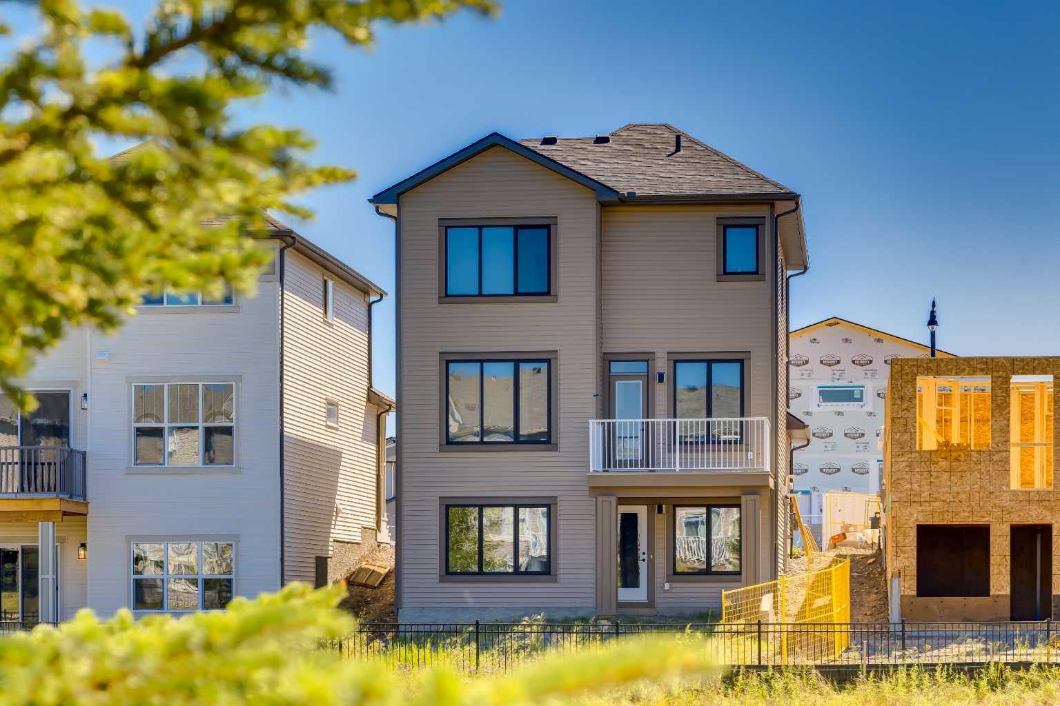 310 Montrose Crescent SE