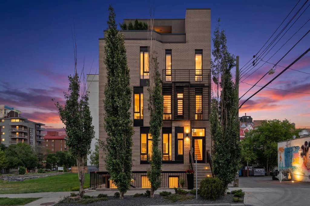 Photo of 1508 6 Street SW, Calgary, AB T2R 0Z8 (MLS # A2319421)