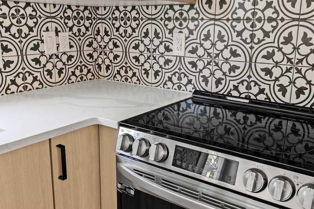 856 Rundlecairn Way NE