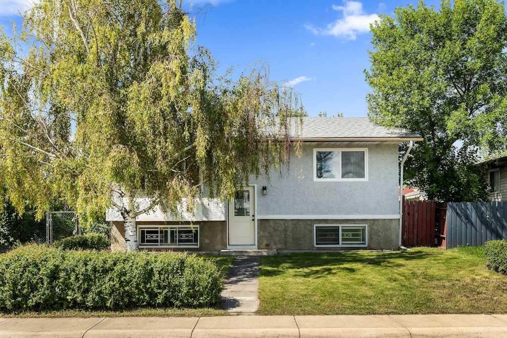 856 Rundlecairn Way NE