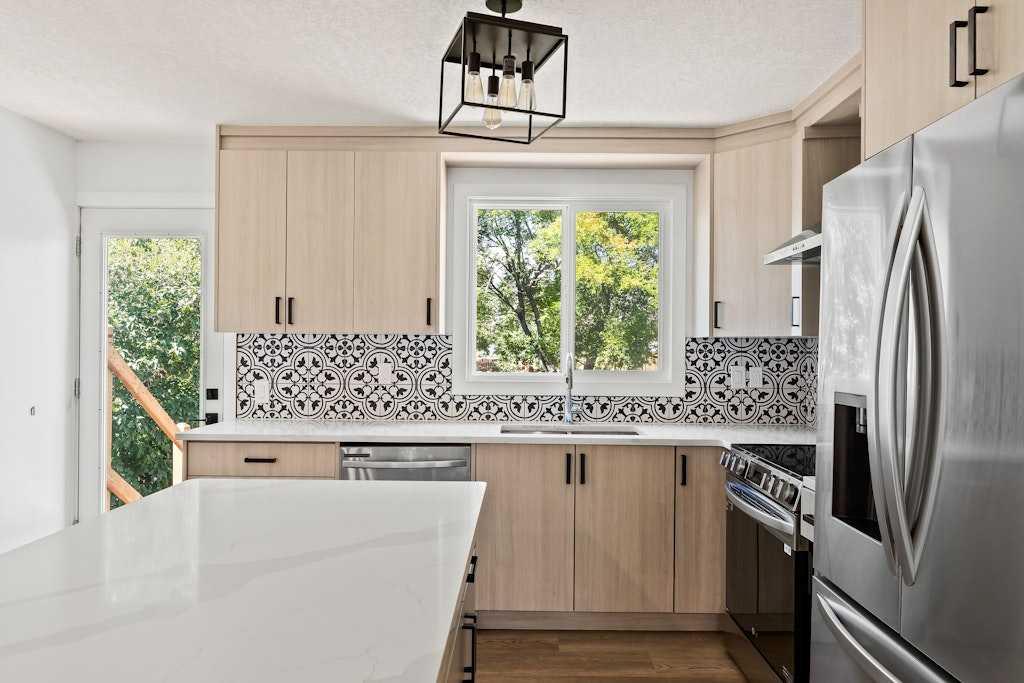 856 Rundlecairn Way NE