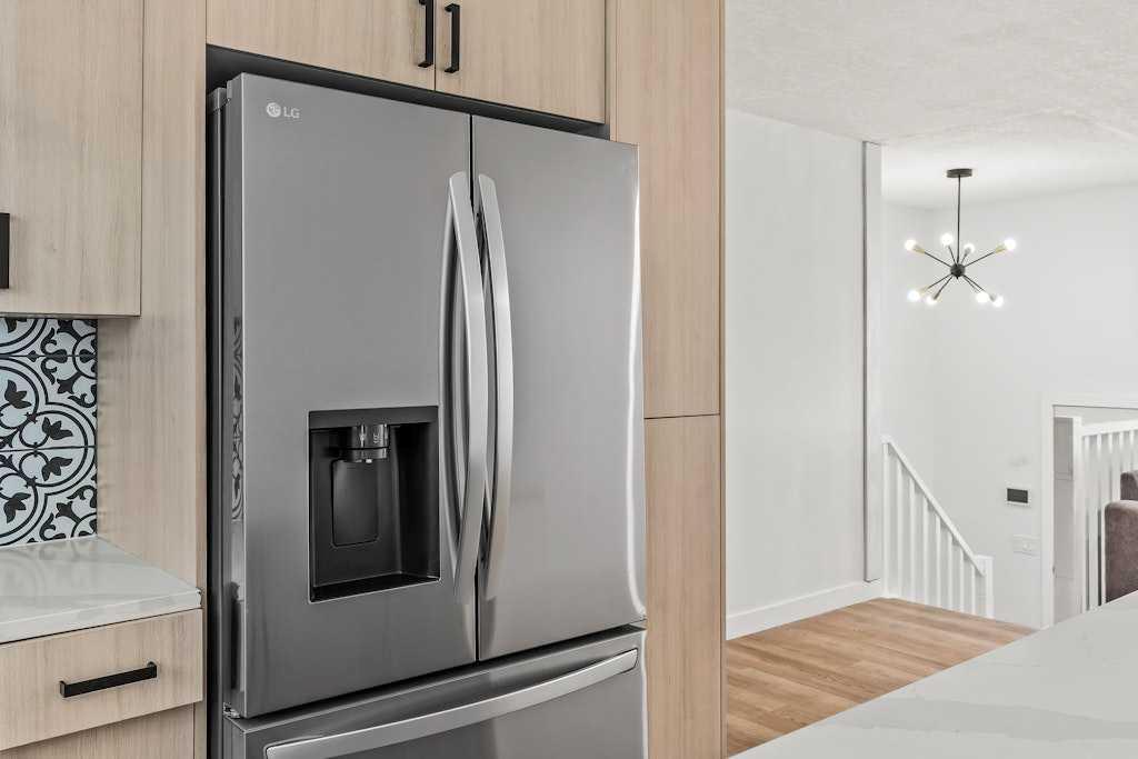 856 Rundlecairn Way NE