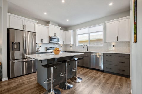 Photo of 30 WOLF Crescent, Okotoks, AB T1S 5V2 (MLS # A2327045)