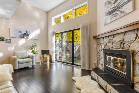 Photo of 4 Glamis Gardens SW, Calgary, AB T3E 6S4 (MLS # A2347309)