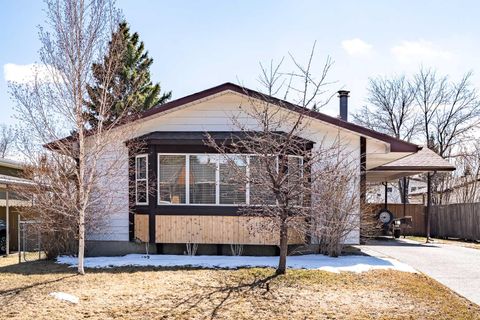 Photo of 1523 110 Avenue SW, Calgary, AB T2W 0E2 (MLS # A2304946)