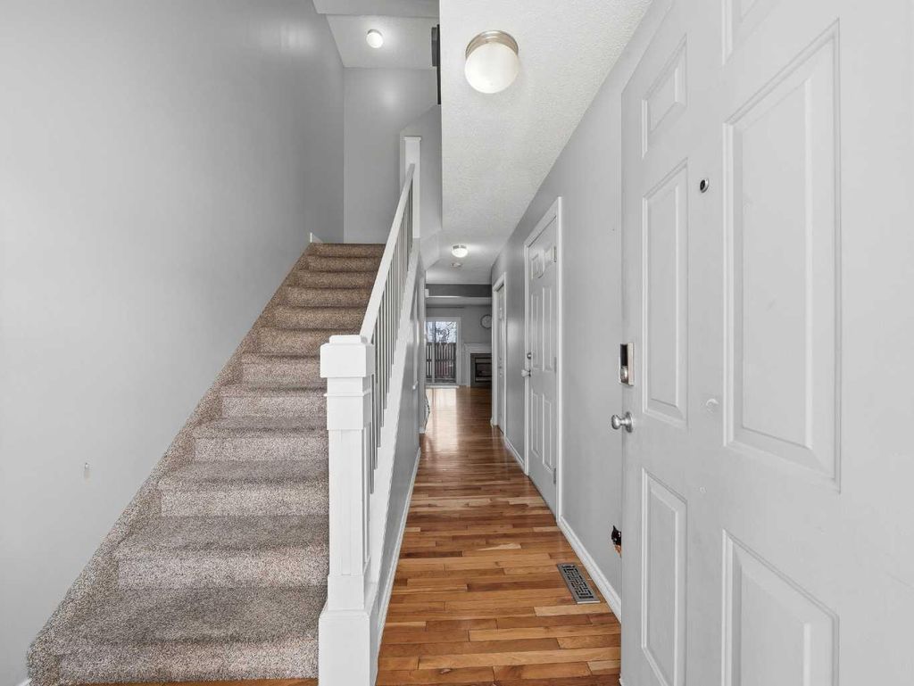 Photo of 101 Everstone Place SW, Calgary, AB T2Y 4H7 (MLS # A2300696)