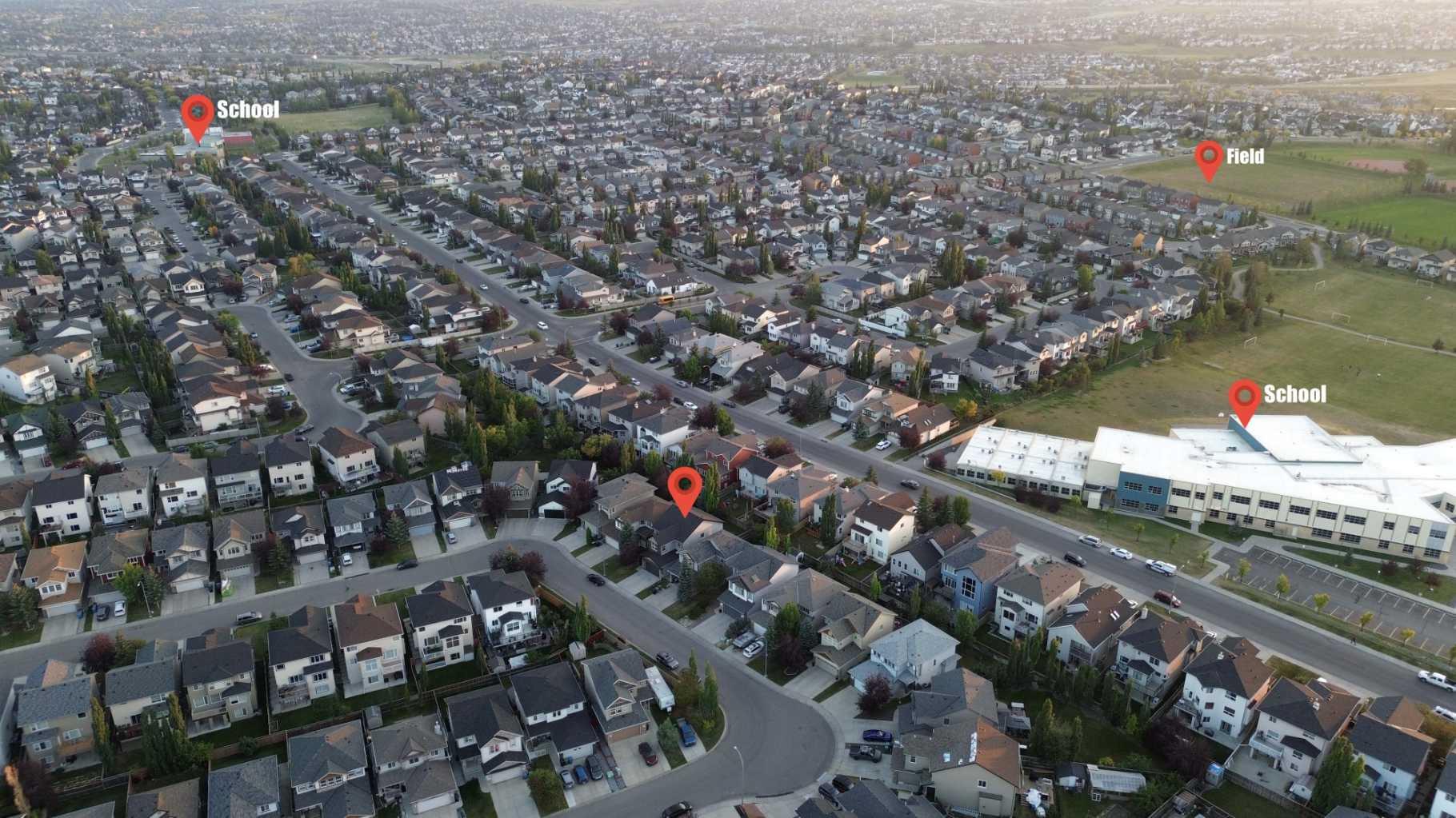 72 Panamount Manor NW