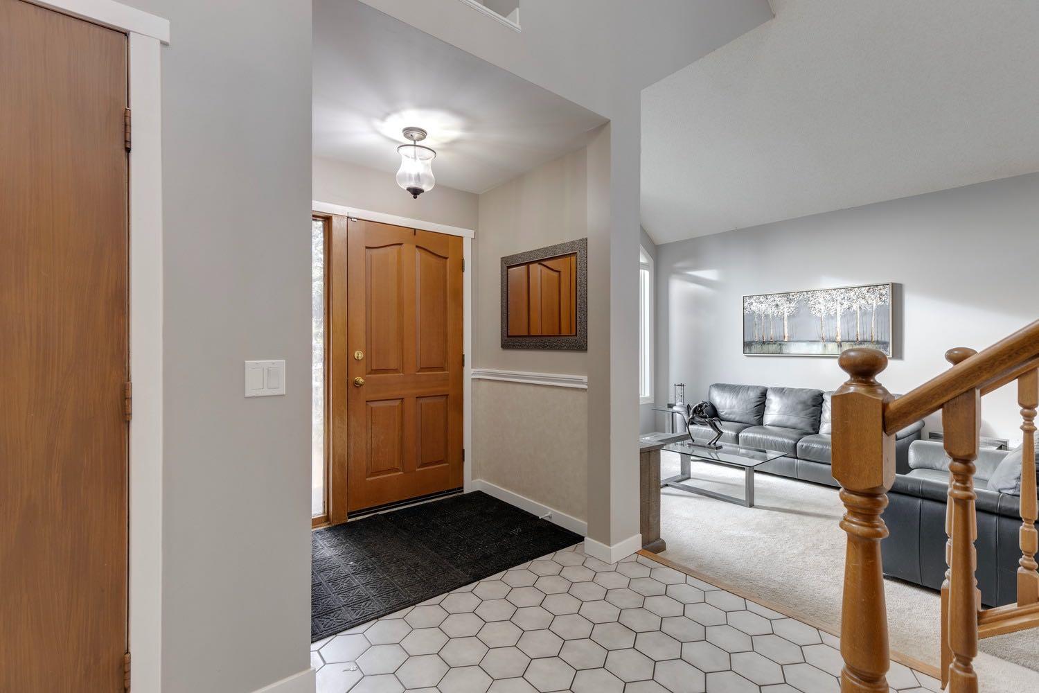 139 Wood Valley Rise SW