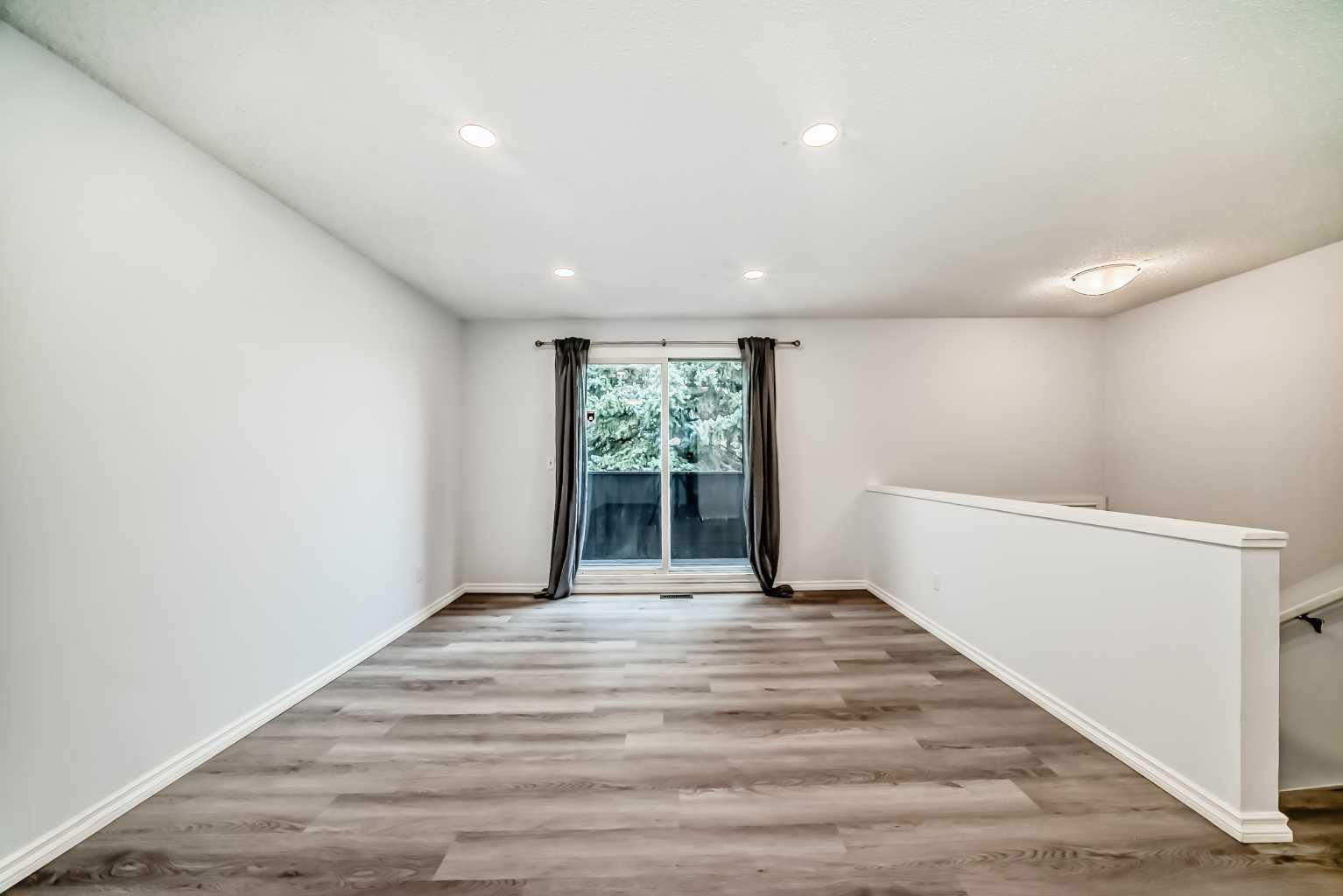 81 Bearberry Close NW