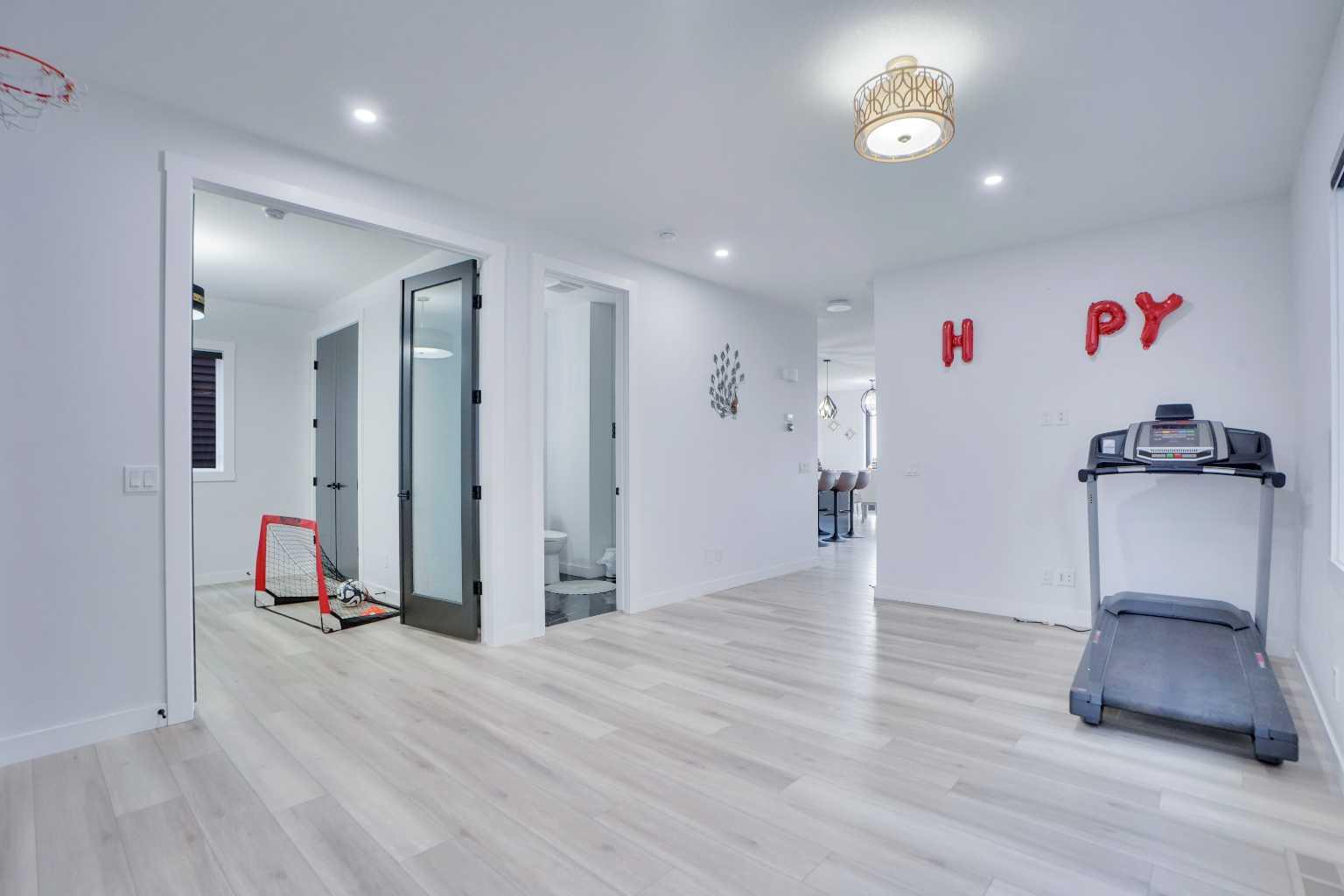 871 Corner Meadows Way NE