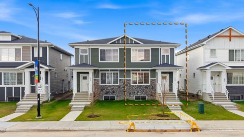 Photo of 1060 West Lakeview Drive, Chestermere, AB T1X 2T3 (MLS # A2314427)