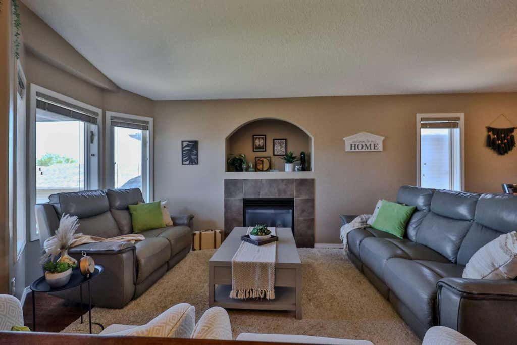 Photo of 308 Tartan Circle W, Lethbridge, AB T1J 0Z1 (MLS # A2318948)