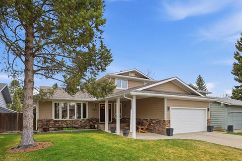 Photo of 820 Parkwood Drive SE, Calgary, AB T2J 3W7 (MLS # A2304173)