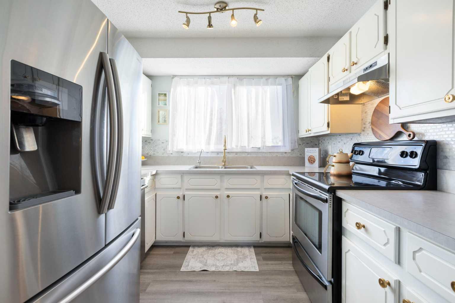 27 Deercrest Close SE