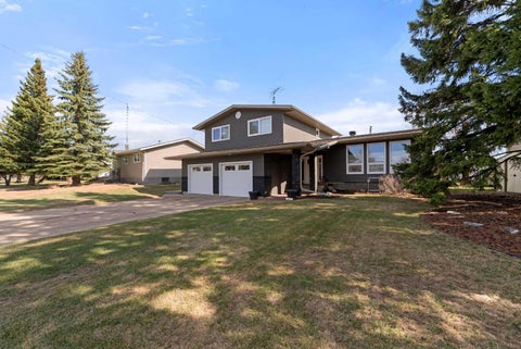 Photo of 5410 47 Avenue W, Forestburg, AB T0B 1N0 (MLS # A2297400)