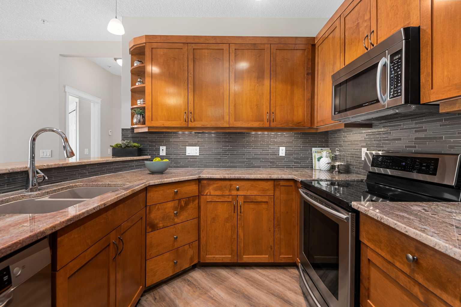 14 Hemlock Crescent SW 7204