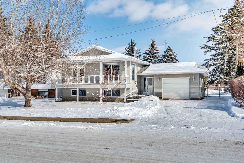 Photo of 824 6 Avenue NE, Three Hills, AB T0M 2A0 (MLS # A2293512)