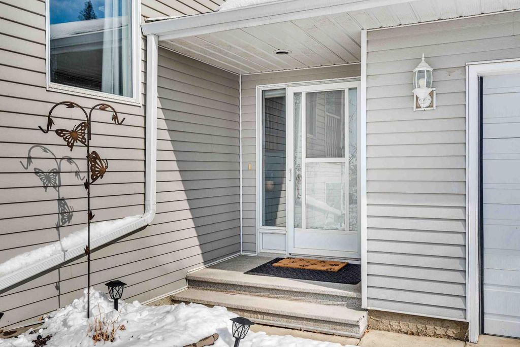 Photo of 824 6 Avenue NE, Three Hills, AB T0M 2A0 (MLS # A2293512)